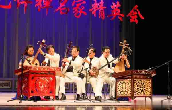 德云鼓曲社七音换手联弹，震撼全场，这才是最该上春晚的节目-第3张图片-九妖电影