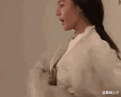惊艳！迪丽热巴春晚一战封神，人民网点赞推往全球，播放遥遥领先-第24张图片-九妖电影