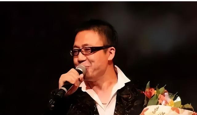 想当第二个大衣哥？一首歌赚10个亿，歌曲上春晚人却上不了台面-第6张图片-九妖电影