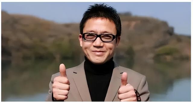 想当第二个大衣哥？一首歌赚10个亿，歌曲上春晚人却上不了台面-第8张图片-九妖电影