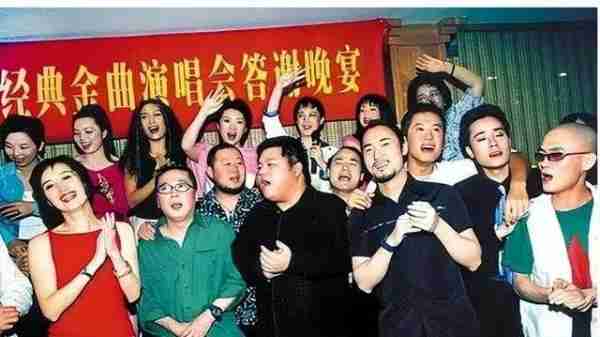 想当第二个大衣哥？一首歌赚10个亿，歌曲上春晚人却上不了台面-第18张图片-九妖电影