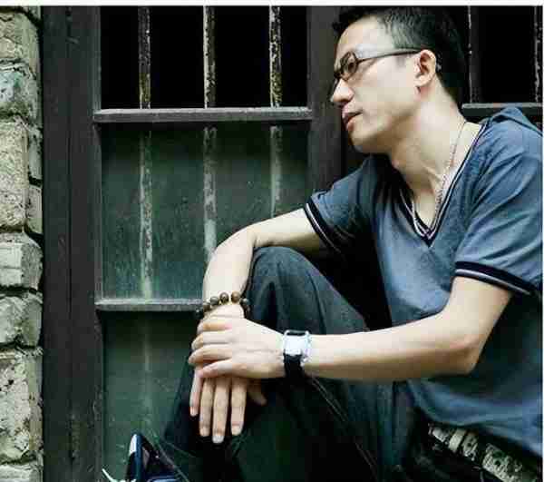 想当第二个大衣哥？一首歌赚10个亿，歌曲上春晚人却上不了台面-第23张图片-九妖电影