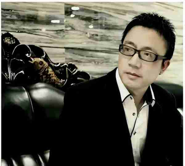 想当第二个大衣哥？一首歌赚10个亿，歌曲上春晚人却上不了台面-第29张图片-九妖电影