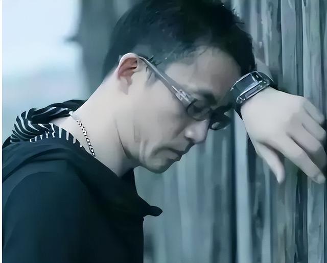 想当第二个大衣哥？一首歌赚10个亿，歌曲上春晚人却上不了台面-第39张图片-九妖电影