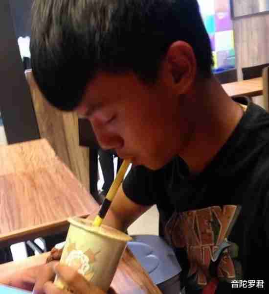 成功变形计的王晨正：为爷爷花几十万盖房，在其逝世时千里奔丧-第6张图片-九妖电影