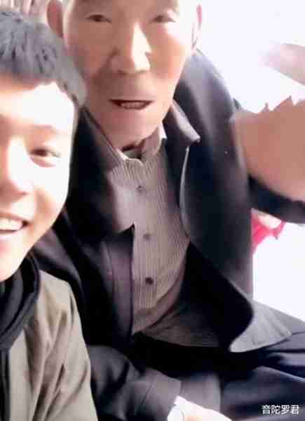 成功变形计的王晨正：为爷爷花几十万盖房，在其逝世时千里奔丧-第18张图片-九妖电影