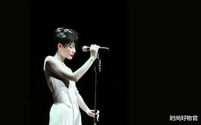 谭维维健身7年总算没白费，运动装难掩S型曲线，好身材全靠“练”-第17张图片-九妖电影