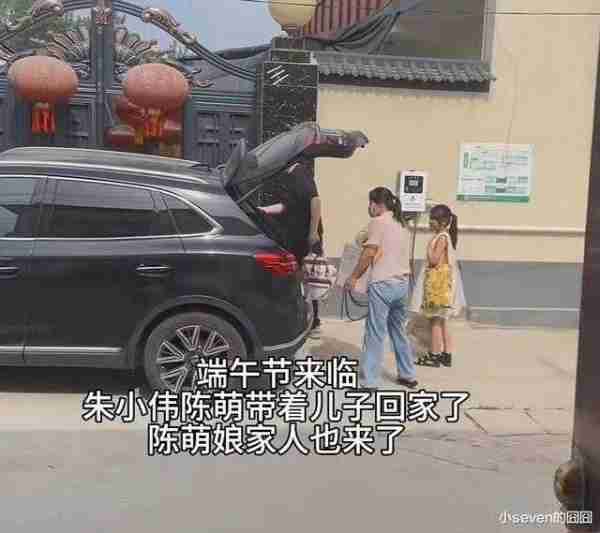 陈萌带儿子端午回家，大衣哥对孙子极尽宠爱，陈亚男评论区又沦陷-第2张图片-九妖电影