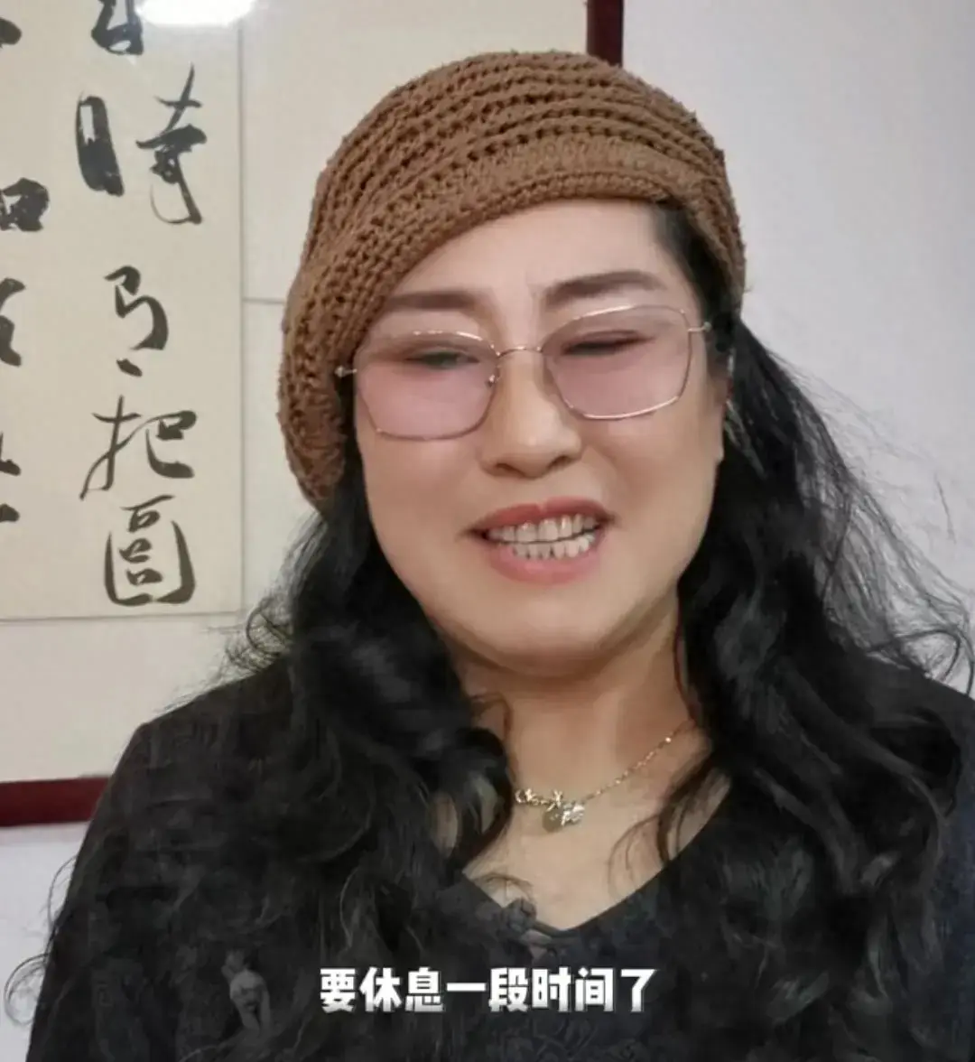 王婆说媒换人了，赵梅因病请假一个月，网友称：有内幕？-第1张图片-九妖电影