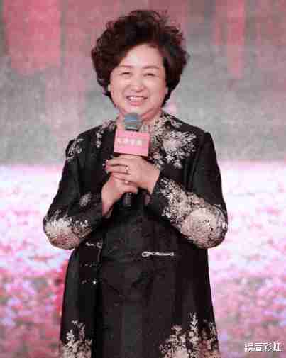 瞒了我们24年！原来她就是黄晓明的亲生母亲，难怪儿子能大红大紫！-第3张图片-九妖电影