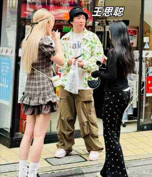 私生女风波后，王思聪在日本低调现身，带了个妹子脖子上还有草莓-第3张图片-九妖电影