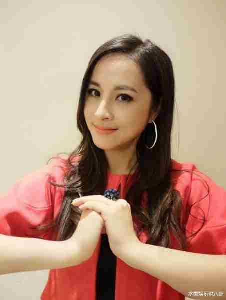 49岁女星复出带货人气惨淡，已9年没戏拍，仍在北京住独栋别墅-第4张图片-九妖电影