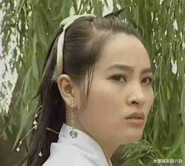 49岁女星复出带货人气惨淡，已9年没戏拍，仍在北京住独栋别墅-第3张图片-九妖电影
