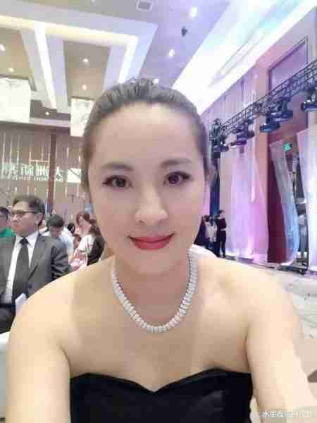 49岁女星复出带货人气惨淡，已9年没戏拍，仍在北京住独栋别墅-第5张图片-九妖电影