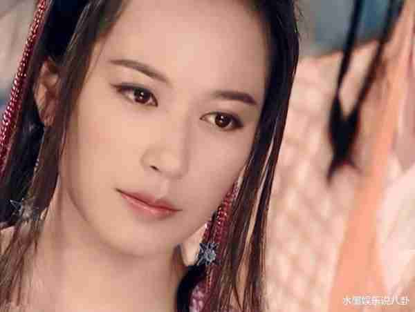 49岁女星复出带货人气惨淡，已9年没戏拍，仍在北京住独栋别墅-第7张图片-九妖电影
