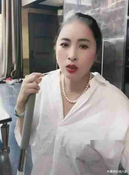 49岁女星复出带货人气惨淡，已9年没戏拍，仍在北京住独栋别墅-第8张图片-九妖电影