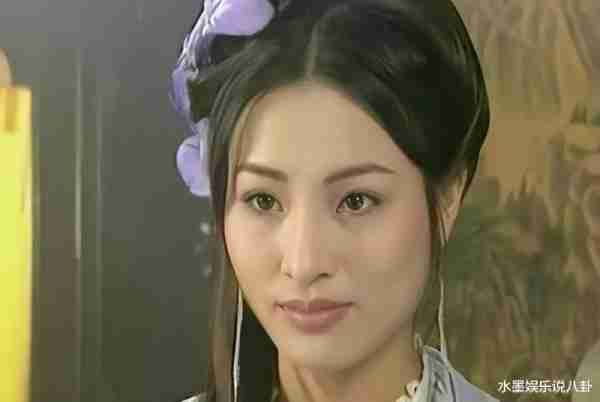 49岁女星复出带货人气惨淡，已9年没戏拍，仍在北京住独栋别墅-第12张图片-九妖电影