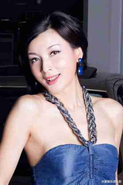 49岁女星复出带货人气惨淡，已9年没戏拍，仍在北京住独栋别墅-第18张图片-九妖电影