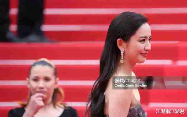 戛纳开幕红毯：巩俐依旧优雅，关晓彤美的出众，佟丽娅穿了个啥？-第15张图片-九妖电影