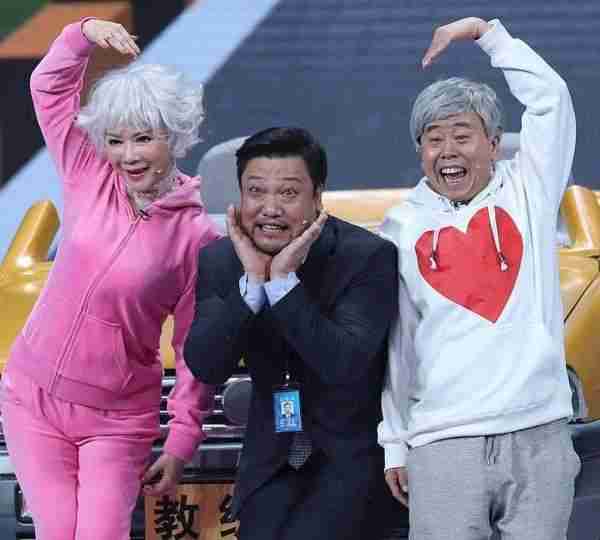 揭秘春晚内幕！这几位演员为何备受争议？你绝对无法想象！-第3张图片-九妖电影