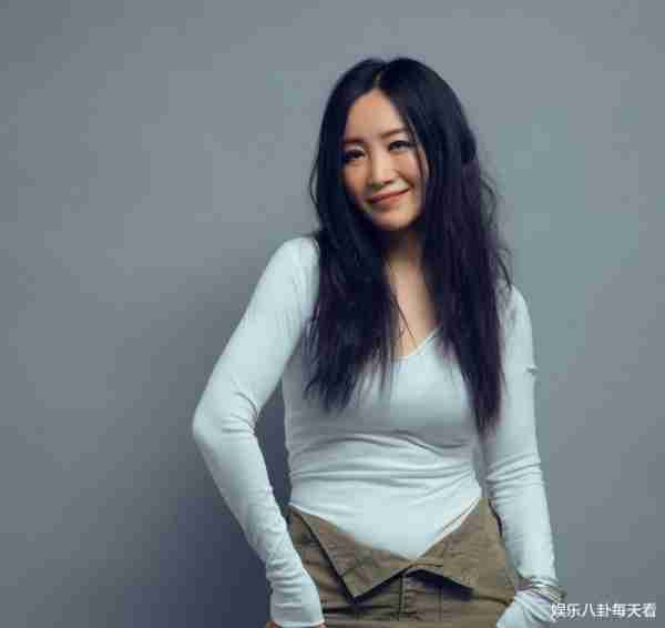 斯琴格日乐：当红时连登4次春晚，被骗堕胎后星途尽毁，如今55岁仍未婚-第2张图片-九妖电影