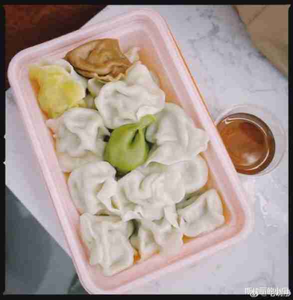 明星晒年夜饭，刘涛丰盛，毛晓彤春晚特供，龚俊简朴，岳云鹏接地气-第9张图片-九妖电影