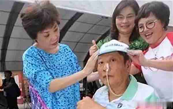春晚一举成名,意外坠楼成“弱智”,被妻女抛弃,情人照顾他21年-第6张图片-九妖电影 春晚一举成名,意外坠楼成“弱智”,被妻女抛弃,情人照顾他21年-第6张图片-九妖电影