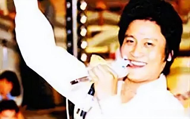 春晚一举成名,意外坠楼成“弱智”,被妻女抛弃,情人照顾他21年-第9张图片-九妖电影 春晚一举成名,意外坠楼成“弱智”,被妻女抛弃,情人照顾他21年-第9张图片-九妖电影