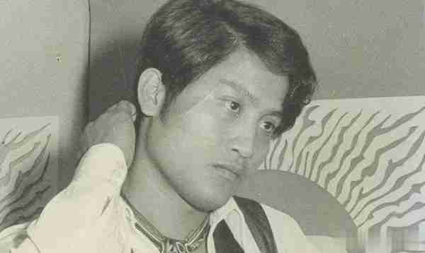 春晚一举成名,意外坠楼成“弱智”,被妻女抛弃,情人照顾他21年-第22张图片-九妖电影 春晚一举成名,意外坠楼成“弱智”,被妻女抛弃,情人照顾他21年-第22张图片-九妖电影