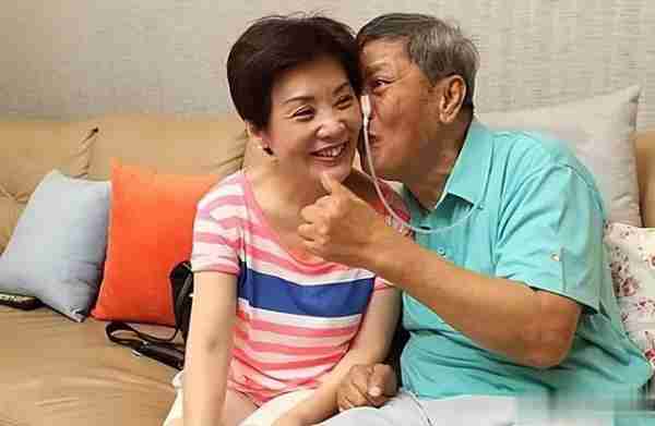 春晚一举成名,意外坠楼成“弱智”,被妻女抛弃,情人照顾他21年-第21张图片-九妖电影 春晚一举成名,意外坠楼成“弱智”,被妻女抛弃,情人照顾他21年-第21张图片-九妖电影
