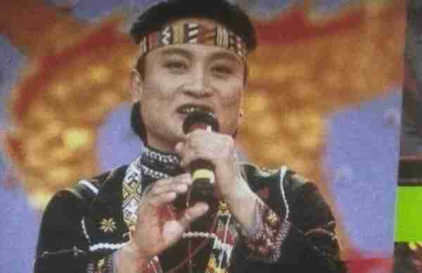 春晚一举成名,意外坠楼成“弱智”,被妻女抛弃,情人照顾他21年-第26张图片-九妖电影 春晚一举成名,意外坠楼成“弱智”,被妻女抛弃,情人照顾他21年-第26张图片-九妖电影