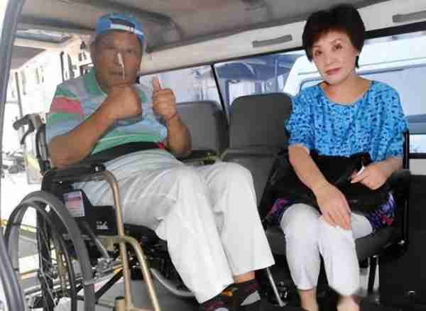 春晚一举成名,意外坠楼成“弱智”,被妻女抛弃,情人照顾他21年-第29张图片-九妖电影 春晚一举成名,意外坠楼成“弱智”,被妻女抛弃,情人照顾他21年-第29张图片-九妖电影