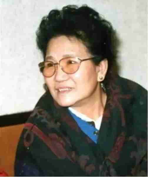 春晚一句台词识破潜伏间谍,去世23年的赵丽蓉,仍被官媒发文缅怀_3-第4张图片-九妖电影 春晚一句台词识破潜伏间谍,去世23年的赵丽蓉,仍被官媒发文缅怀_3-第4张图片-九妖电影
