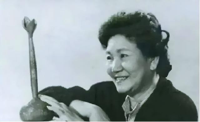 春晚一句台词识破潜伏间谍,去世23年的赵丽蓉,仍被官媒发文缅怀_3-第7张图片-九妖电影 春晚一句台词识破潜伏间谍,去世23年的赵丽蓉,仍被官媒发文缅怀_3-第7张图片-九妖电影