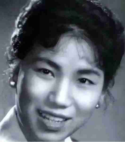 春晚一句台词识破潜伏间谍,去世23年的赵丽蓉,仍被官媒发文缅怀_3-第16张图片-九妖电影 春晚一句台词识破潜伏间谍,去世23年的赵丽蓉,仍被官媒发文缅怀_3-第16张图片-九妖电影