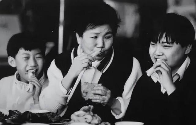 春晚一句台词识破潜伏间谍,去世23年的赵丽蓉,仍被官媒发文缅怀_5-第14张图片-九妖电影 春晚一句台词识破潜伏间谍,去世23年的赵丽蓉,仍被官媒发文缅怀_5-第14张图片-九妖电影