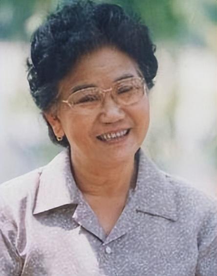 春晚一句台词识破潜伏间谍,去世23年的赵丽蓉,仍被官媒发文缅怀_6-第18张图片-九妖电影 春晚一句台词识破潜伏间谍,去世23年的赵丽蓉,仍被官媒发文缅怀_6-第18张图片-九妖电影