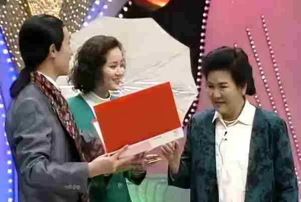 春晚一句台词识破潜伏间谍,去世23年的赵丽蓉,仍被官媒发文缅怀_6-第21张图片-九妖电影 春晚一句台词识破潜伏间谍,去世23年的赵丽蓉,仍被官媒发文缅怀_6-第21张图片-九妖电影