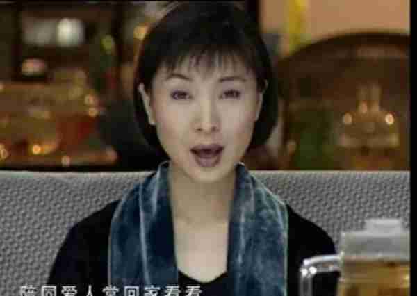 春晚一曲成名，卷走丈夫12亿远走高飞，如今瘫痪在床无人问津！-第2张图片-九妖电影