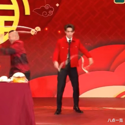 春晚出圈盘点：尼格买提露馅，老年版时代少年团，四美同台超养眼-第19张图片-九妖电影