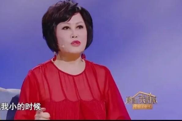 春晚前排坐了20年的她，到底什么来头？-第3张图片-九妖电影