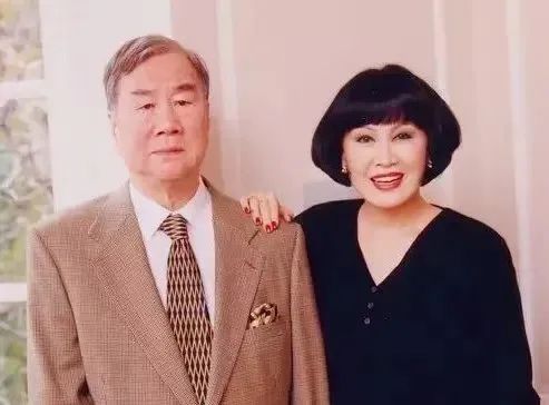 春晚前排坐了20年的她，到底什么来头？-第2张图片-九妖电影