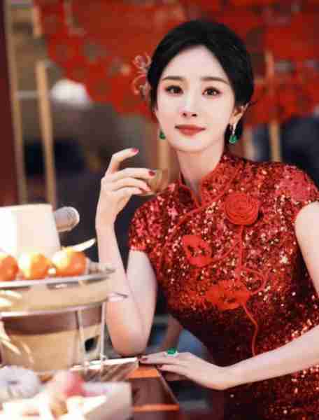 春晚后台：小尼小撒比鞋跟，杨幂唐嫣竟无交集，谢娜行为被批-第8张图片-九妖电影