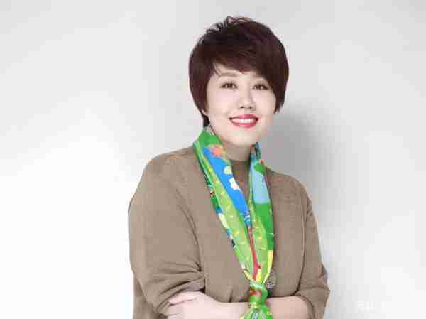 春晚导演于蕾的选择：放弃韩红选择蔡国庆，背后故事引发争议-第1张图片-九妖电影