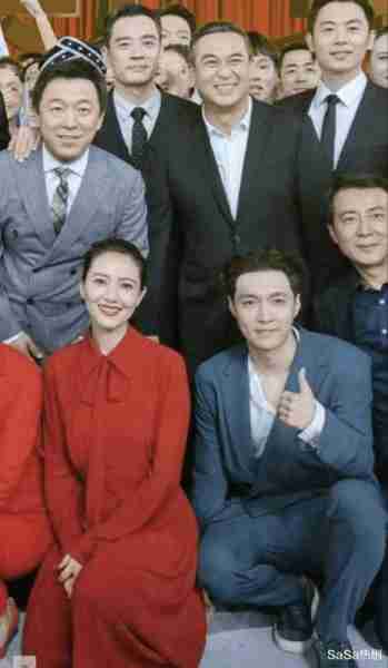 春晚彩排，黄渤现身！他相貌平平，为何能一直处于娱乐圈的一线？-第17张图片-九妖电影