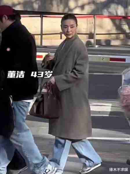 春晚最后一次彩排私服：杨幂7万大衣，唐嫣5万，董洁小腹引热议！-第15张图片-九妖电影