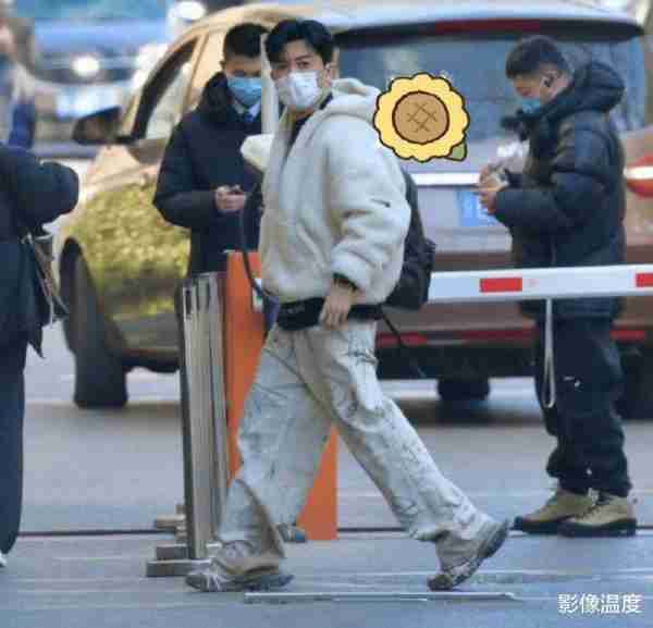 春晚最后联排明星穿衣大曝光：刘诗诗大衣8万多，唐嫣4万多，董洁提包298元-第8张图片-九妖电影