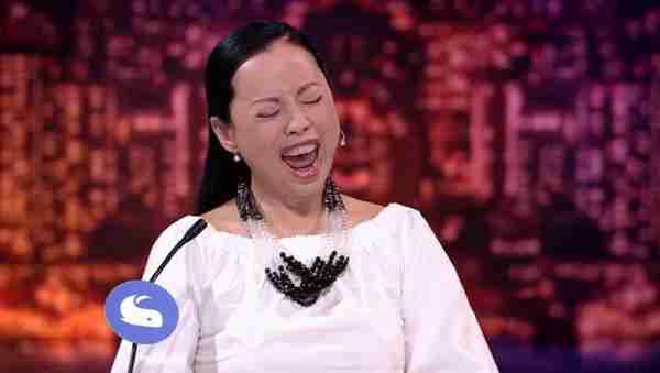 春晚演唱《难忘今宵》翻车，保持沉默的黄绮珊早已回应过了一切！-第9张图片-九妖电影