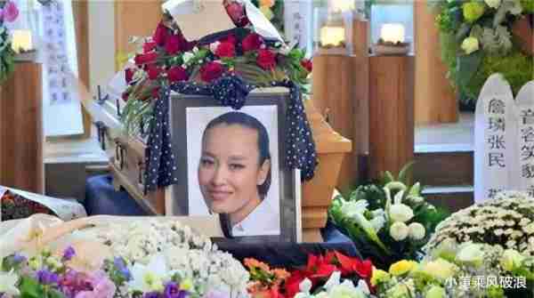 春晚爆火后，却选择退出娱乐圈，56岁客死他乡，内幕究竟如何？-第9张图片-九妖电影