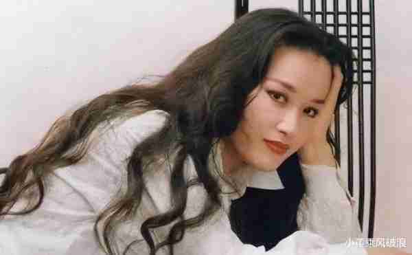春晚爆火后，却选择退出娱乐圈，56岁客死他乡，内幕究竟如何？-第7张图片-九妖电影